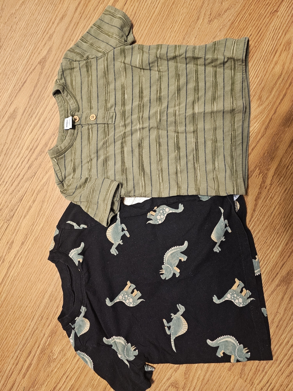Old Navy Olive Green Striped Henley & Black Dino Print Tee Set size 2T